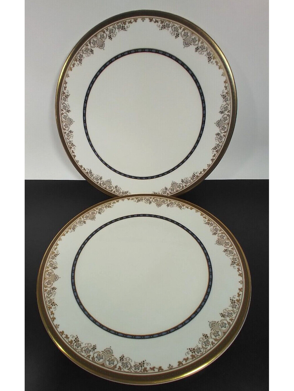 2 Royal Doulton Winchester H5094 Dinner Plates 10 1/2" England Bone China 1983